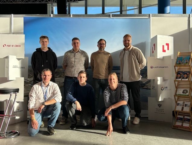 Auszubildende am Port of Lübeck auf der LN-Azubimeile pol_messe