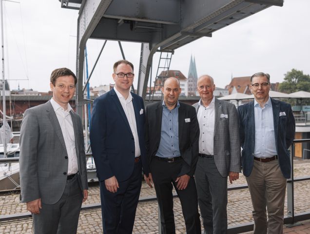 Bürgermeister Jan Lindenau mit Vertretern des Forums logRegio_Logistikforum